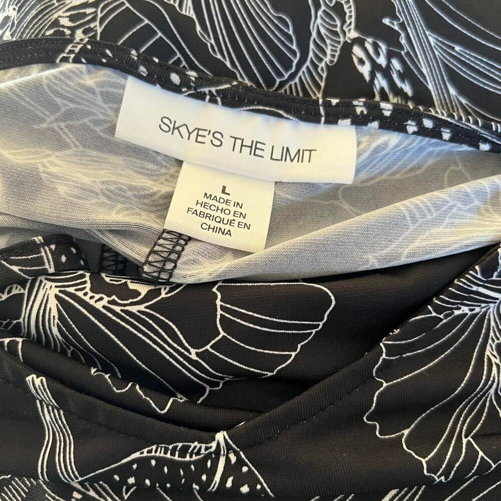 Skys The Limit Black & White Floral Maxi Dress - Picture 8 of 8